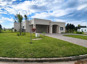 Casa de 6 ambientes, La Plata · Casa en Venta en Area 60 - La Victoria