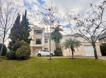 Casa · 356m² · 8 Ambientes · 3 Cocheras · Casa en Venta en Las Glorietas, Nordelta, Lote en Esquina