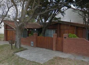 Casa · 140m² · 4 Ambientes · 2 Cocheras · Casa en Alquiler Temporario - 2 Dorm. 2 Baños - Cochera - 144 m² - La Lucila del Mar