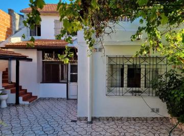 Casa · 169m² · 6 Ambientes · 1 Cochera · Propiedad Ideal Para 2 Familias. Zona de Múltiples Accesos