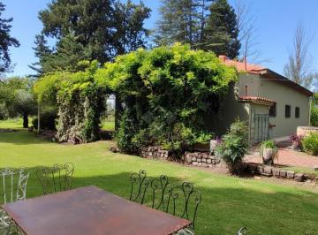 Campo · 730m² · 8 Ambientes · 2 Cocheras · Venta Finca en Rivadavia