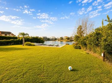 Casa · 356m² · 6 Ambientes · 1 Cochera · Casa en Venta en Cabos del Lago, Nordelta, Tigre