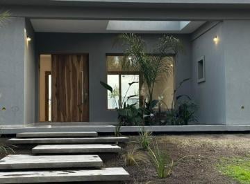 Casa · 185m² · 5 Ambientes · 6 Cocheras · Nev. Casa en Venta 5 Ambientes en El Naudir a La Laguna