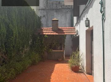 Casa · 197m² · 7 Ambientes · 2 Cocheras · Casa 3 Dorm. en República de La Sexta