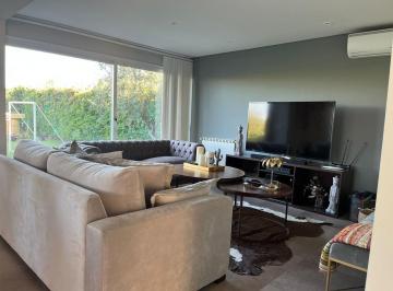 Casa · 270m² · 6 Ambientes · 2 Cocheras · Casa en Barrio Privado Villa Atilia
