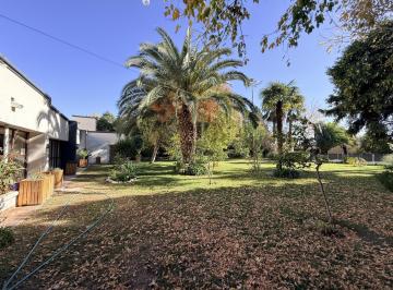 Casa · 320m² · 6 Ambientes · 2 Cocheras · Casa Quinta Recreativa Familiar o Eventos en Guaymallen