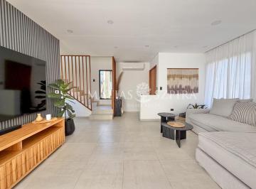 Casa · 150m² · 4 Ambientes · 2 Cocheras · Casa en Alvarez del Bosque