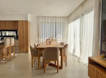Casa · 150m² · 4 Ambientes · 2 Cocheras · Casa en Alvarez del Bosque