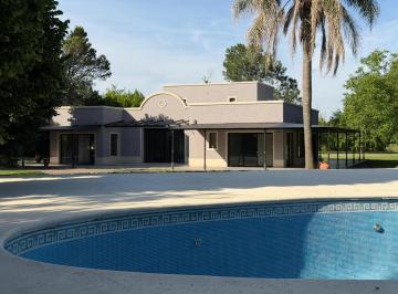 Casa · 328m² · 6 Ambientes · Casa en Venta - 3 Dorm. 4 Baños - Exaltación de La Cruz