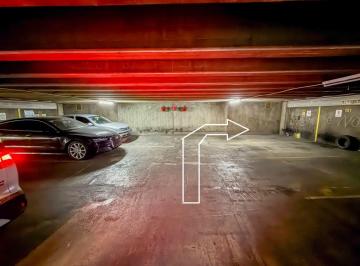Garage , San Nicolás · Cochera Cubierta en Pleno Centro - Fácil Acceso - Seguridad y Comodidad