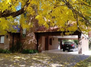 Casa · 346m² · 5 Ambientes · 4 Cocheras · Casa en Alquiler – Country Club Banco Provincia | 5 Ambientes | Lote con Gran Jardín, Piscina y Quin