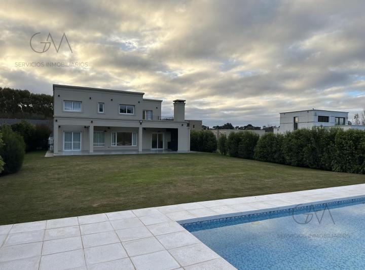 Casa · 280m² · 5 Ambientes