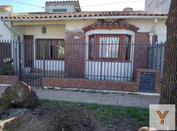 Casa · 170m² · 4 Ambientes · 1 Cochera · Casa en Venta - 3 Dorm. 1 Baño 1 Cohera - 170 m² - Lujan