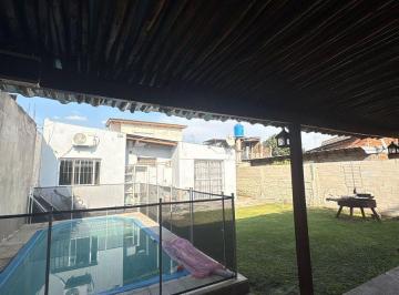 Casa · 113m² · 5 Ambientes · 1 Cochera · Venta Casa Multifamiliar Talar Pileta Quincho