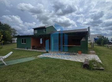 Casa · 200m² · 4 Ambientes · 2 Cocheras · Venta de Casa 4 Ambientes en Barrio Medal Country Club Pilar