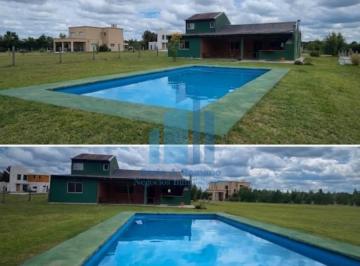 Casa · 200m² · 4 Ambientes · 2 Cocheras · Venta de Casa 4 Ambientes en Barrio Medal Country Club Pilar