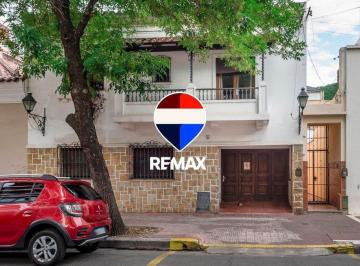 Casa · 193m² · 4 Ambientes · 1 Cochera · Casa 3 Dorm. Venta Macrocentro