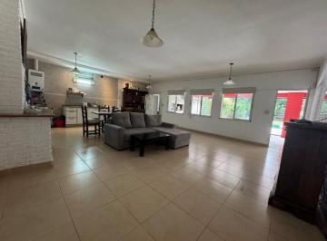 Quinta vacacional · 215m² · 2 Dormitorios · 1 Cochera · Se Vende Hermosa Casa Quinta en Rincon