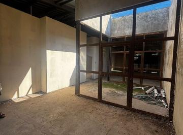 Casa · 130m² · 5 Ambientes · 1 Cochera · Hermosa Casa en Construccion con Gran Parque