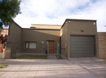 Casa · 322m² · 7 Ambientes · 1 Cochera · Casa Premium con Pileta Climatizada en Allen