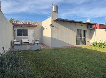 Casa · 110m² · 5 Ambientes · 2 Cocheras · Venta Casa 5 Amb con Pileta en Bella Vista Credito