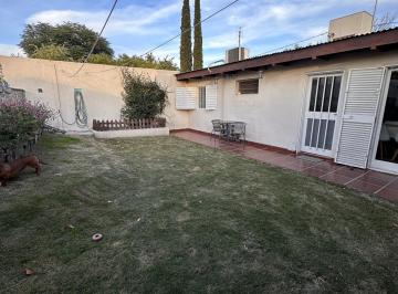 Casa · 170m² · 5 Ambientes · 2 Cocheras · Venta de Casa en Barrio Cerveceros - 3 Dorm.