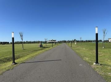 Terreno · 830m² · Los Pasos del Jockey 3. (Los Pasos Arroyo).