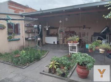 Casa · 170m² · 4 Ambientes · 2 Cocheras · Casa en Venta - 3 Dorm. 2 Baños - 300 m² - Almirante Brown