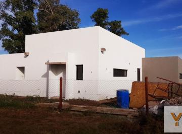 Casa · 150m² · 5 Ambientes · 2 Cocheras · Casa en Venta - 3 Dorm. 4 Baños - Cocheras - 600 m² - Tiempos de Canning, Guernica