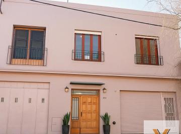 Casa · 216m² · 6 Ambientes · 2 Cocheras · Casa en Venta - 3 Dorm. 2 Baños - Ensenada