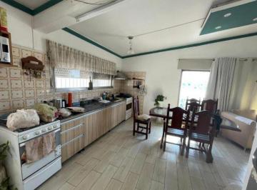 Casa · 65m² · 4 Ambientes · Casa en Venta - 3 Dorm. 3 Baños - 70 m² - San Luis