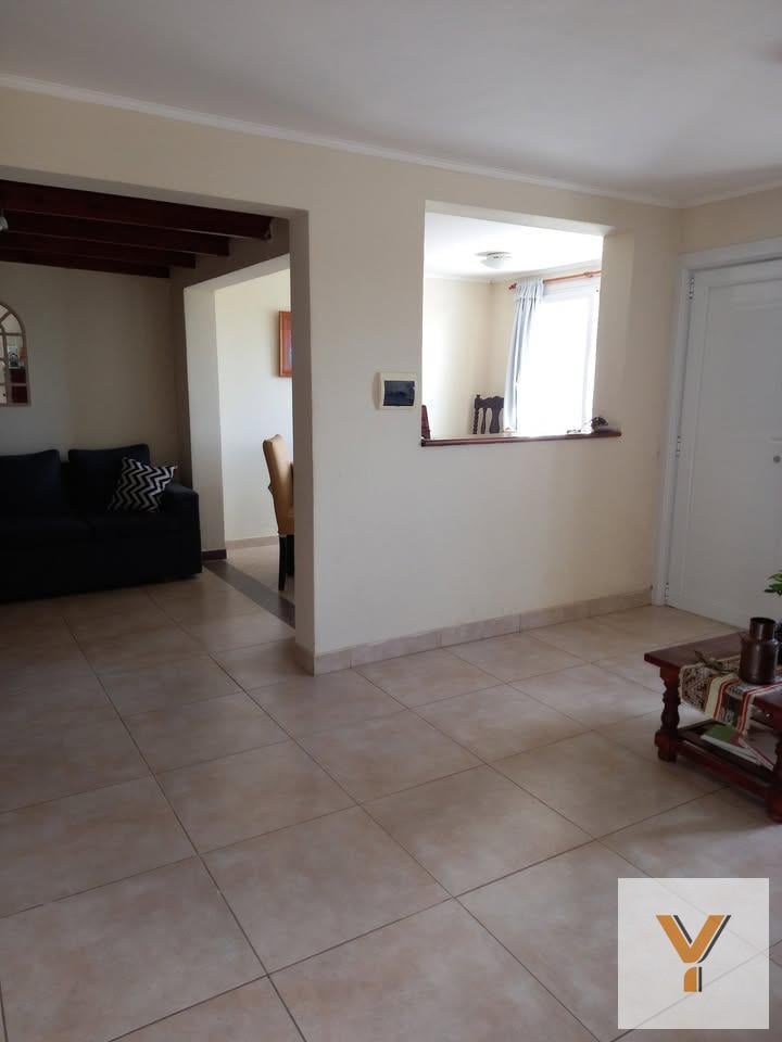 Casa 2 dorm, 150m² con patio y cochera para 2 autos — Corrientes y Mosconi
