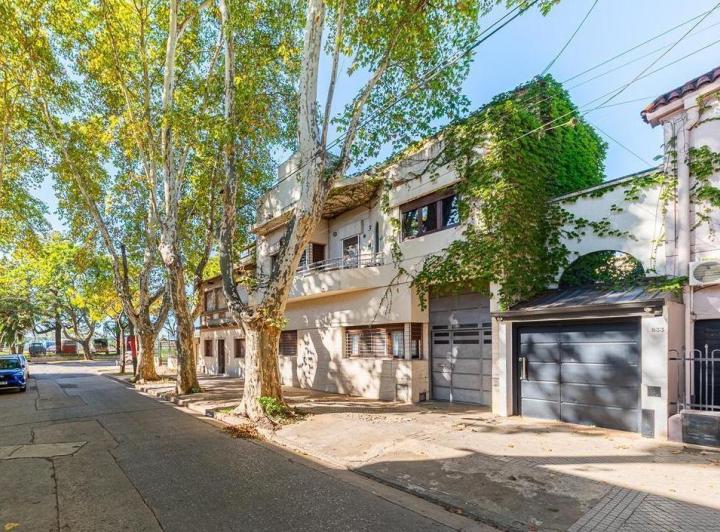Casa · 195m² · 7 Ambientes · 2 Cocheras