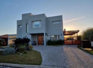 vista frontal · Casa 4 Amb en Barrio Cerrado La Horqueta de Echeverria con Sportclub - Canning