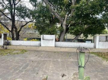 Casa de 6 ambientes, Caballito · Casa en Ubicación Privilgiada. Patio con Parrilla y Terraza, Estado Regular. Apto Comercial.