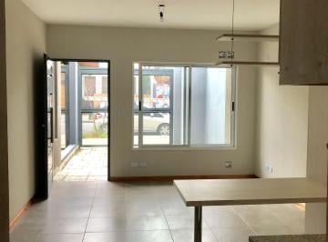 PH de 2 ambientes, Villa Devoto · Excelente PH Al Frente con Patio y Cochera - Sin Expensas!