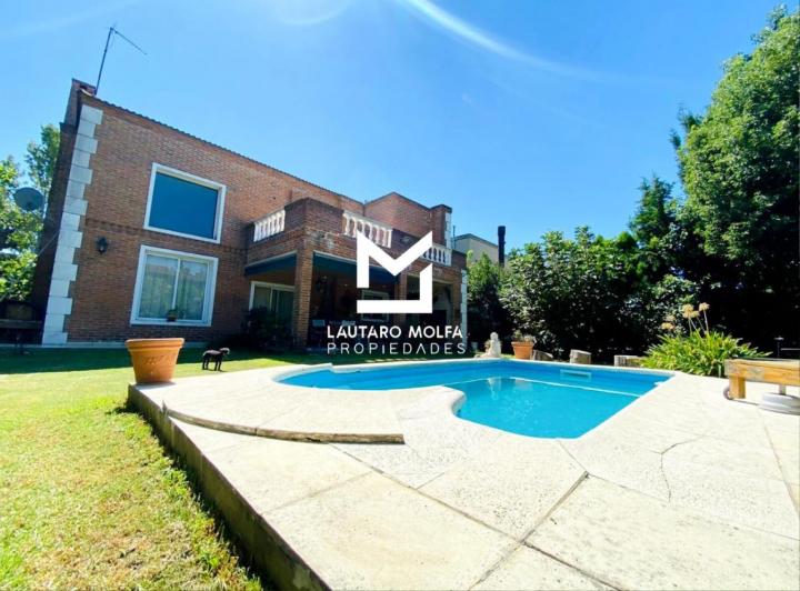 Casa · 290m² · 5 Ambientes · 3 Cocheras
