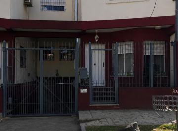 PH · 216m² · 4 Ambientes · 1 Cochera · PH en Quilmes