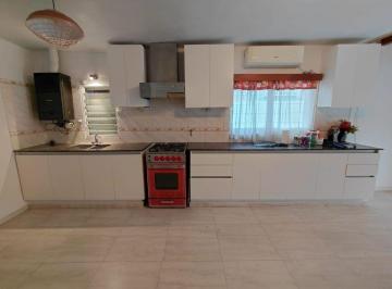 Casa de 8 ambientes, Córdoba · Casa en El Cerro en Alquiler