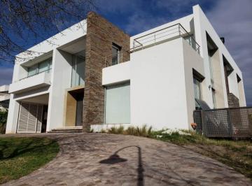 Casa · 600m² · 7 Ambientes · 2 Cocheras · Venta Casa 4 Dorm. 6 Baños Barrio Privado Pueyrredon Chacras de Coria