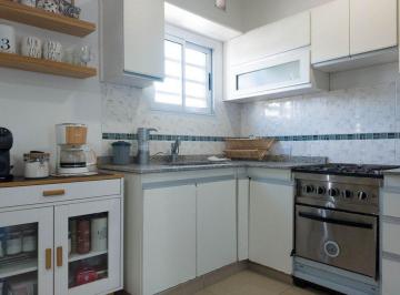 Casa · 166m² · 5 Ambientes · 1 Cochera · Venta Casa Tipo Triplex de 3 Piso con Cochera