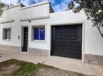 Casa · 85m² · 4 Ambientes · 1 Cochera · Casa Alquiler | 2 Dorm. | Garage