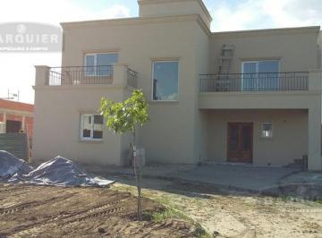 Casa · 900m² · 3 Dormitorios · A Estrenar Country San Benito en Tigre