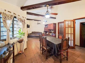 Casa · 183m² · 6 Ambientes · 3 Cocheras · Alquiler Casa 3 Dorm., 3 Cocheras, Local en Esquina, Quincho y Terraza, Echesortu Rosario