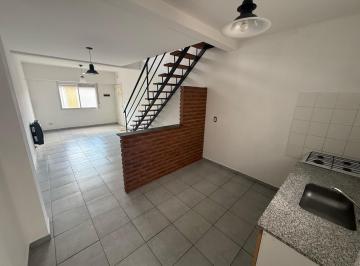 Departamento · 61m² · 3 Ambientes · 1 Cochera · PH en Alquiler 3 Ambientes Barrio Canguro