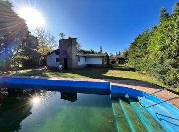 Casa de 6 ambientes, Córdoba · Casa en Alquiler en Housing