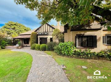 Casa · 680m² · 6 Ambientes · 1 Cochera · Casa en Venta en Barrio Inglés - Hurlingham