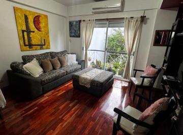 Casa de 4 ambientes, Caballito · Hermoso PH en Triplex con Terraza Privada y Entorno Verde - ¡Apto Crédito