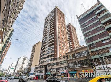 Departamento · 74m² · 3 Ambientes · Increible 3 Ambientes con Dependencia Ubicado en un Piso Alto, Venta!