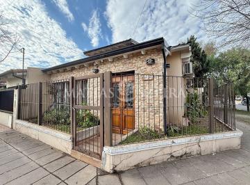 Casa · 105m² · 4 Ambientes · 1 Cochera · Casa 4 Ambientes. | Alvear 199